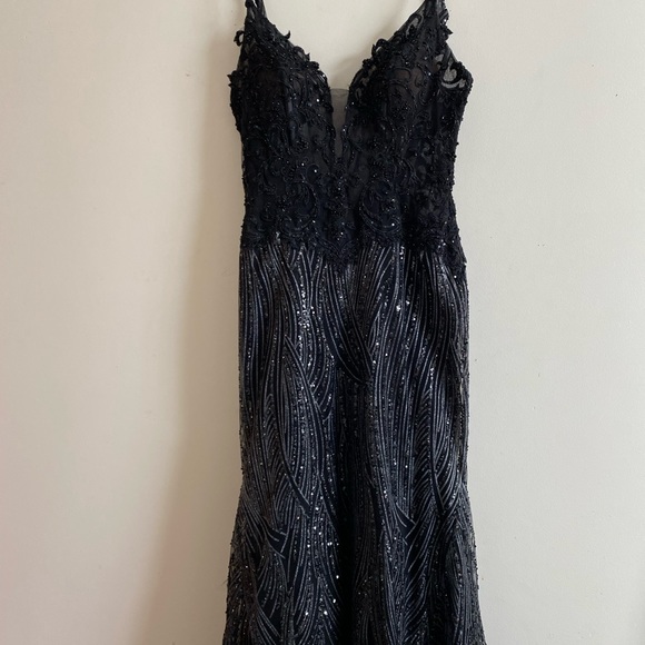 Ellie Wilde Graduation Dress - Picture 2 of 8